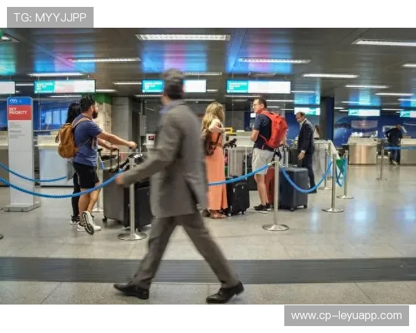 内马尔在机场自掏腰包买早餐给工作人员，暖心行径曝光