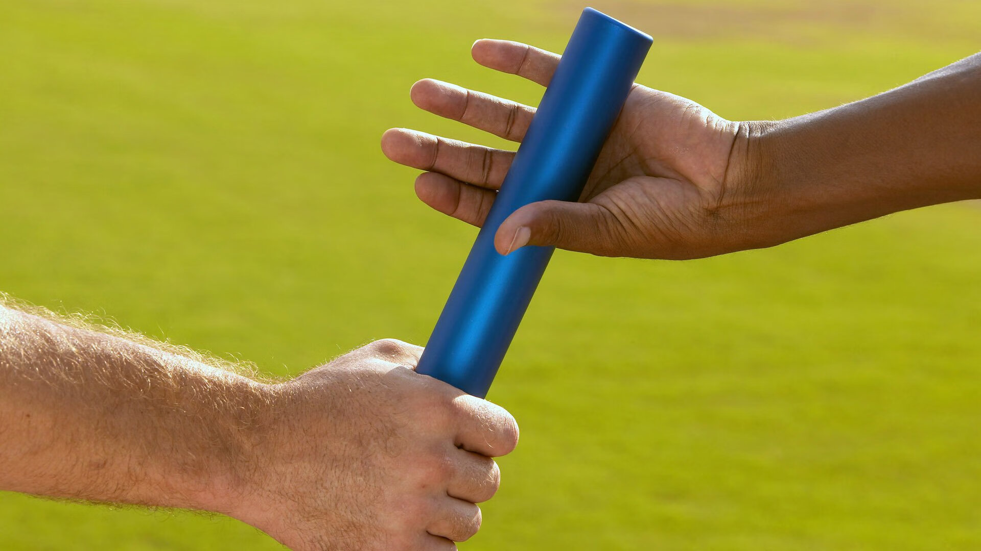 “亚戈·卡尔曼：阿根廷美洲狮队的全能后卫，未来值得期待”