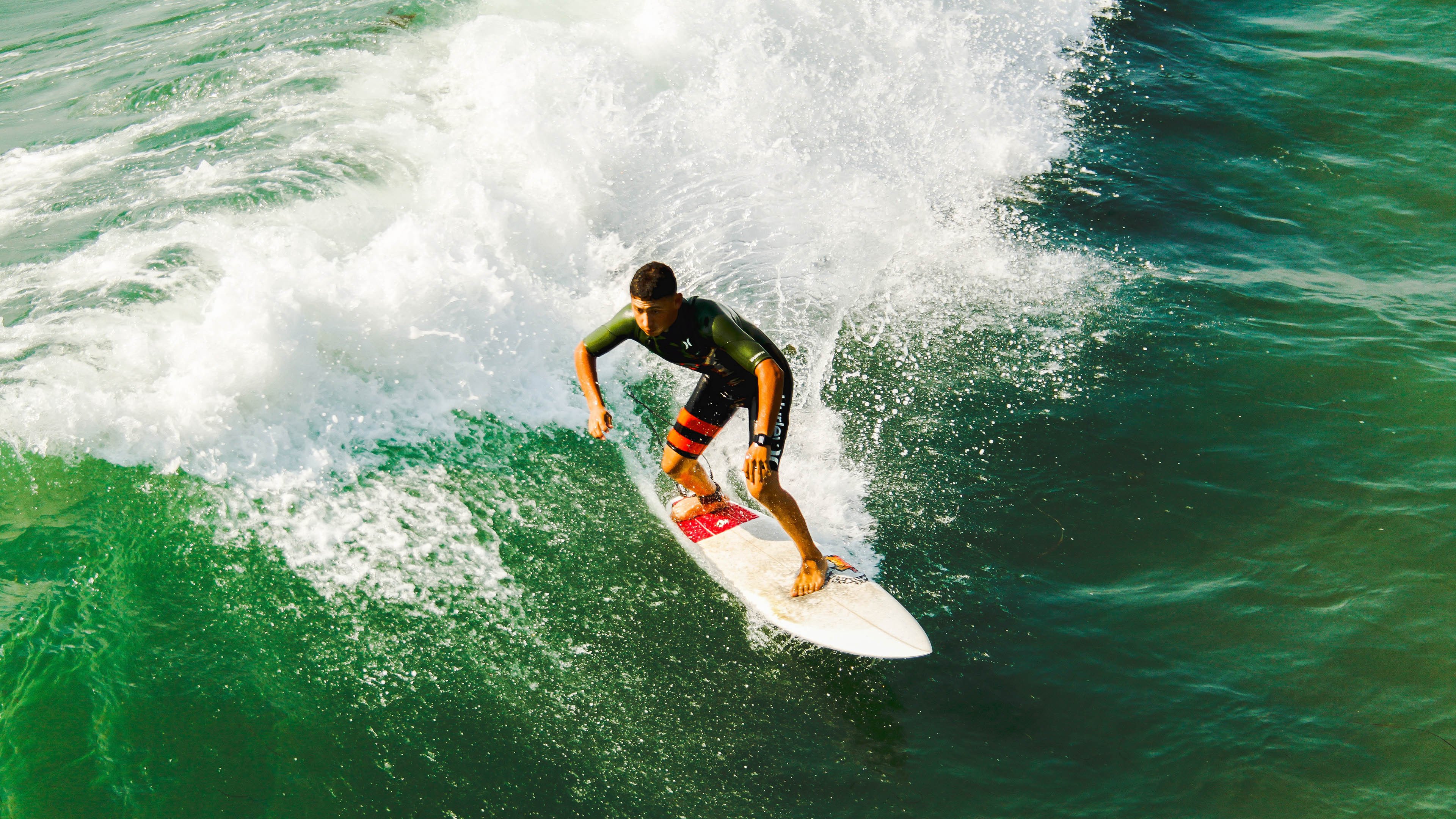 美洲男子篮球锦标赛中，巴西和加拿大队争夺金牌，激烈角逐持续升温